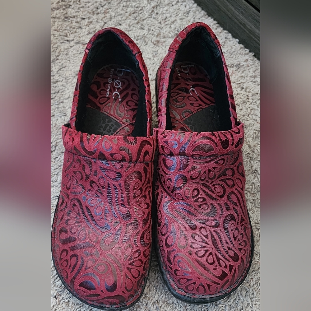 Women's Red Patterned Shoes - Picture 2 of 7